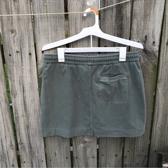 Athleta Womens mini skirt with draw string waist - Picture 3 of 7